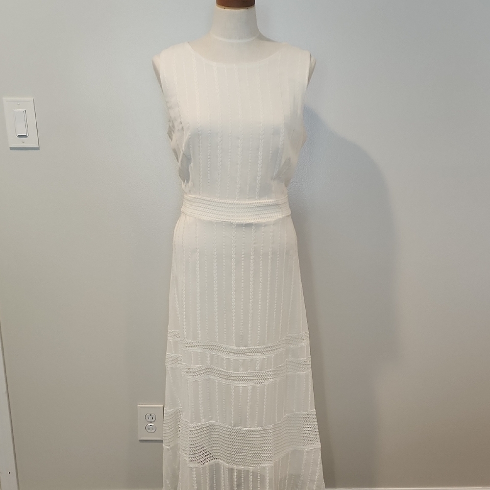 Taylor Women's White Sleeveless Dress